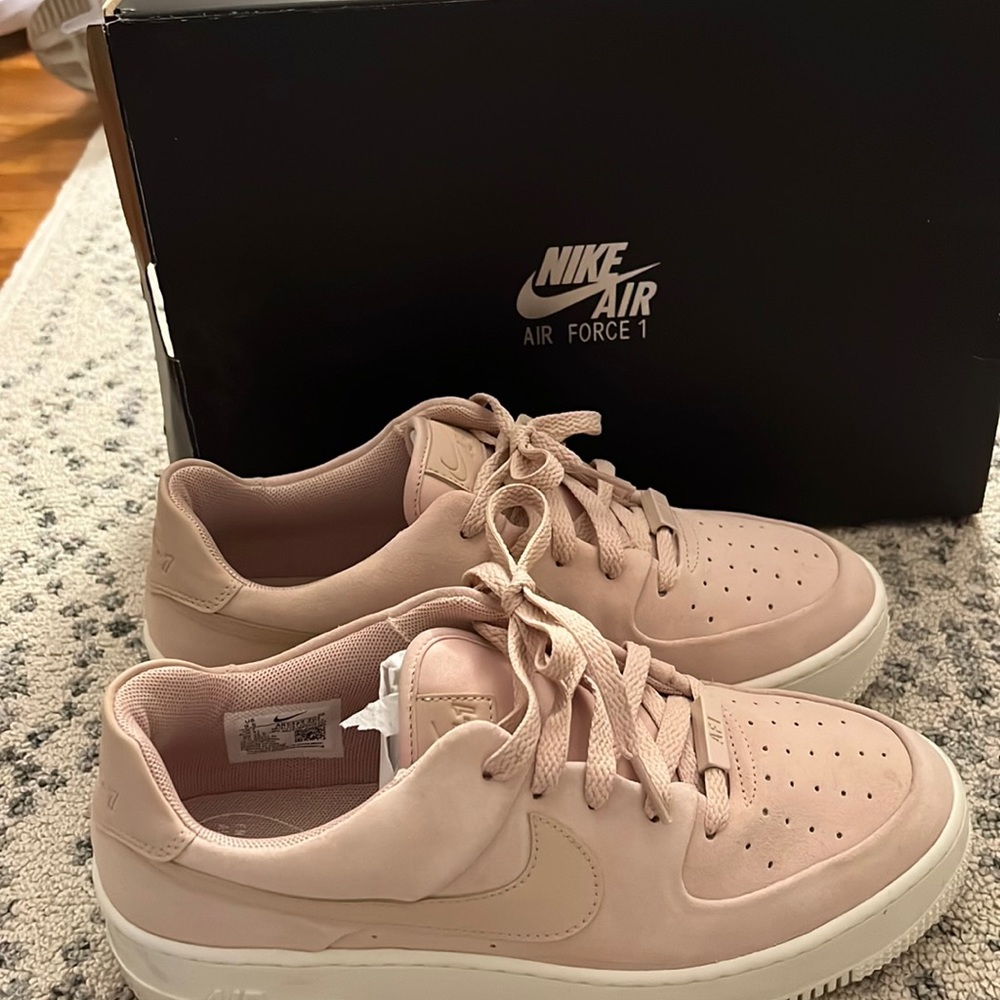 Nike W Air Force 1 Sage Low